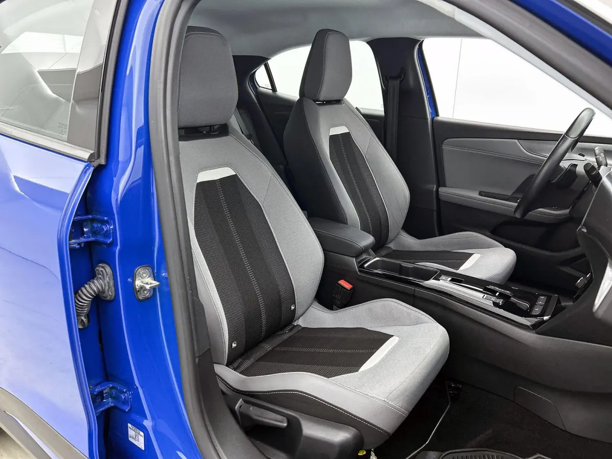 1.2 130pk Elegance Automaat | Navigatie | Climate Control | Cruise Control | Camera | 17"LMV | LED | Apple Carplay/Android Auto |