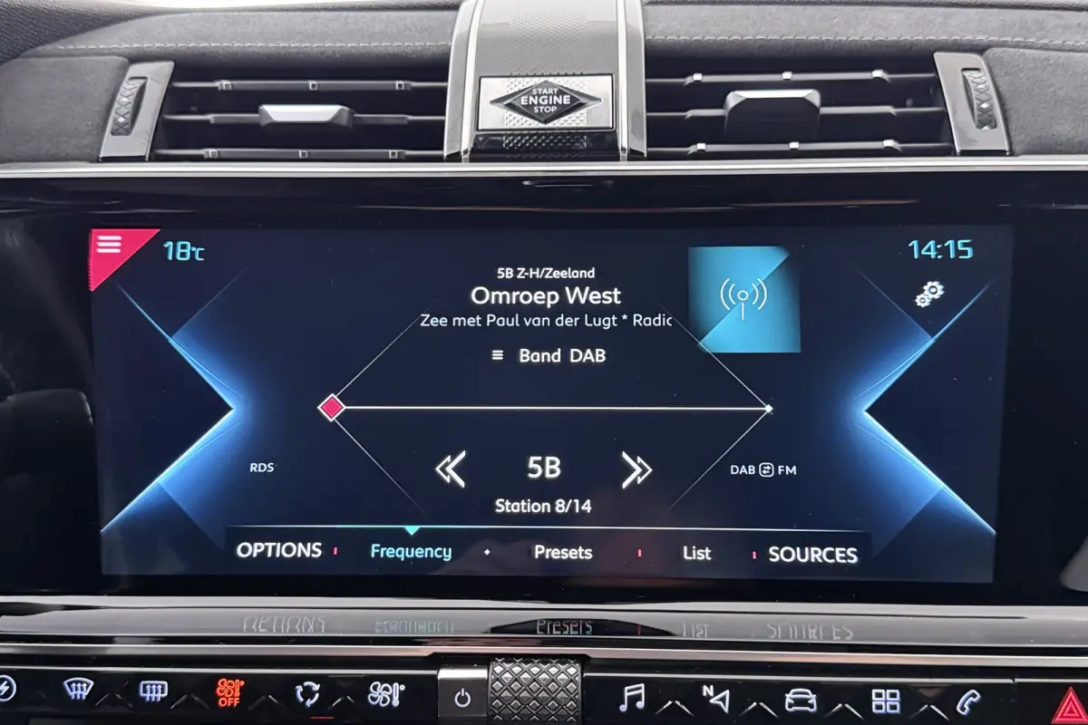 E-Tense PHEV Performance Line Camera 19'LMV Carplay Xenon