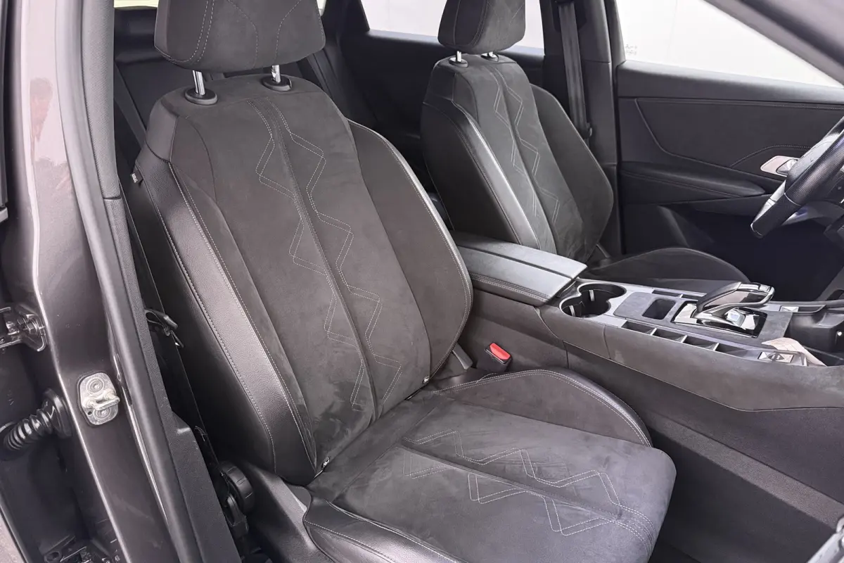 E-Tense PHEV Performance Line Camera 19'LMV Carplay Xenon