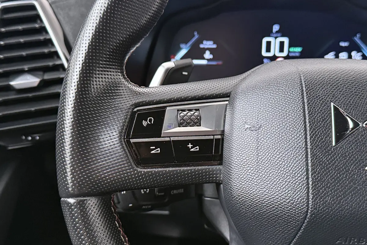 E-Tense PHEV Performance Line Camera 19'LMV Carplay Xenon