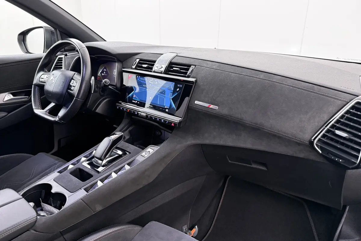 E-Tense PHEV Performance Line Camera 19'LMV Carplay Xenon