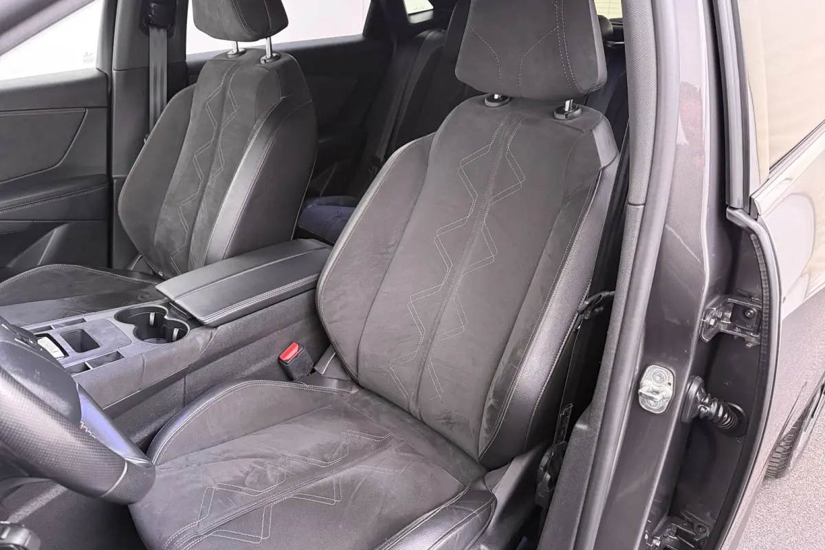 E-Tense PHEV Performance Line Camera 19'LMV Carplay Xenon