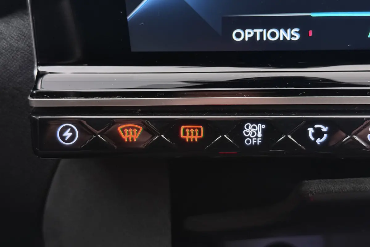 E-Tense PHEV Performance Line Camera 19'LMV Carplay Xenon