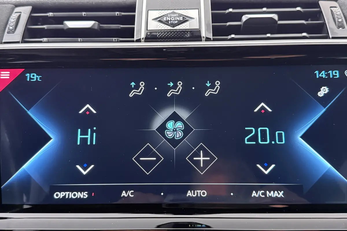 E-Tense PHEV Performance Line Camera 19'LMV Carplay Xenon