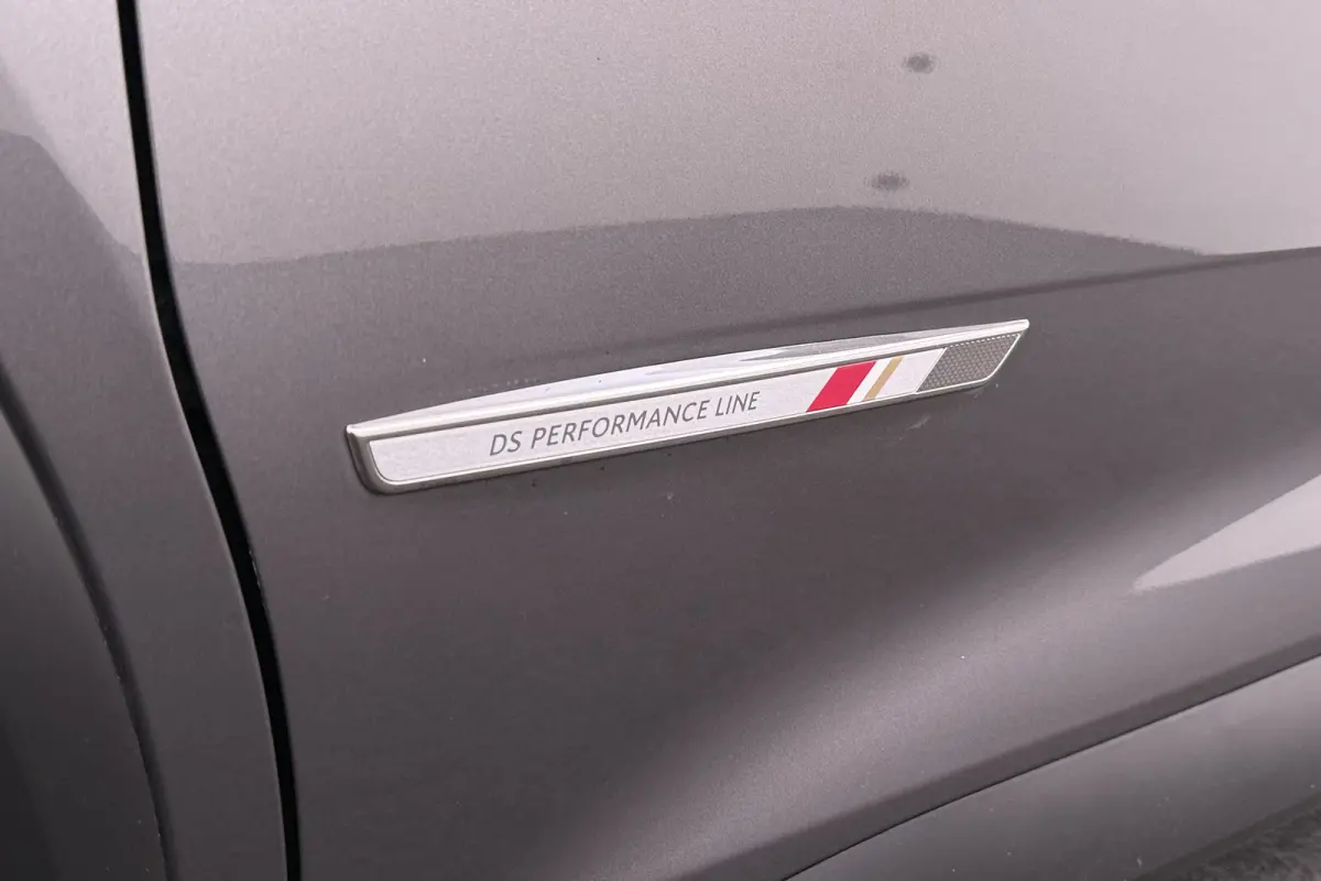 E-Tense PHEV Performance Line Camera 19'LMV Carplay Xenon