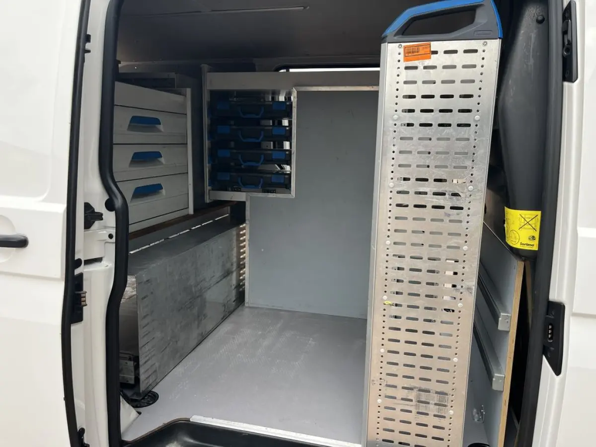 2.0 TDI 102pk E6 Comfortline 3p Service bus Lease €276 p/m, Airco, Carplay, PDC, Sortimo inrichting, 2x Schuifdeur. Volledig onderhoudshistorie aanwezig