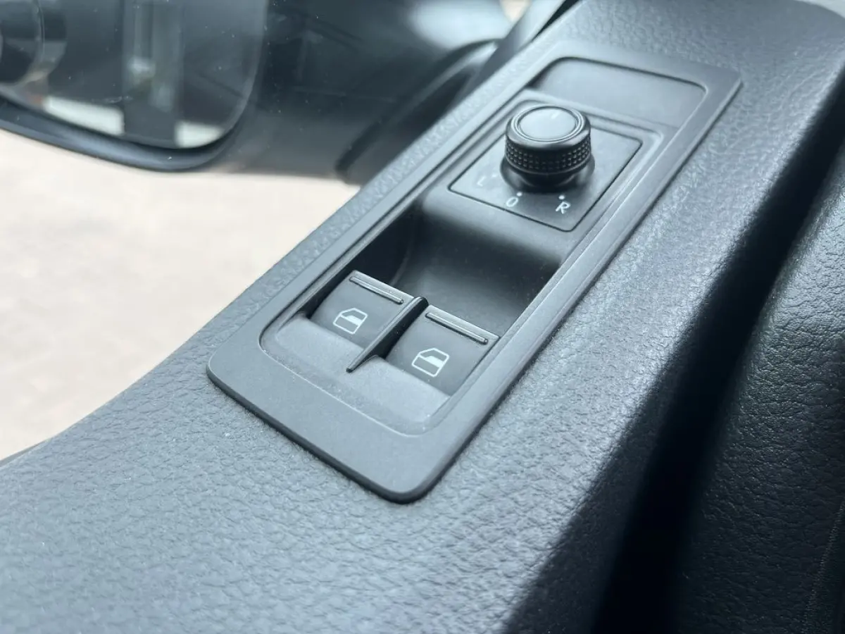 2.0 TDI 102pk E6 Comfortline 3p Service bus Lease €276 p/m, Airco, Carplay, PDC, Sortimo inrichting, 2x Schuifdeur. Volledig onderhoudshistorie aanwezig