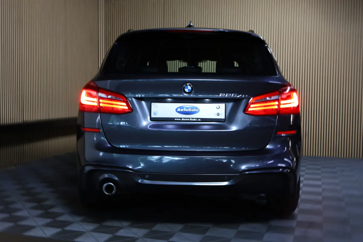 225xe PLUGIN HYBR M SPORT High Executive GROTE NAVI HEADUP PDC "18