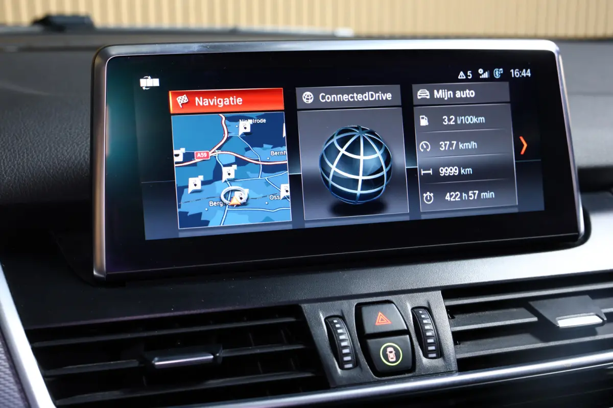 225xe PLUGIN HYBR M SPORT High Executive GROTE NAVI HEADUP PDC "18