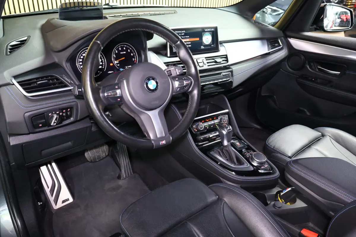 225xe PLUGIN HYBR M SPORT High Executive GROTE NAVI HEADUP PDC "18