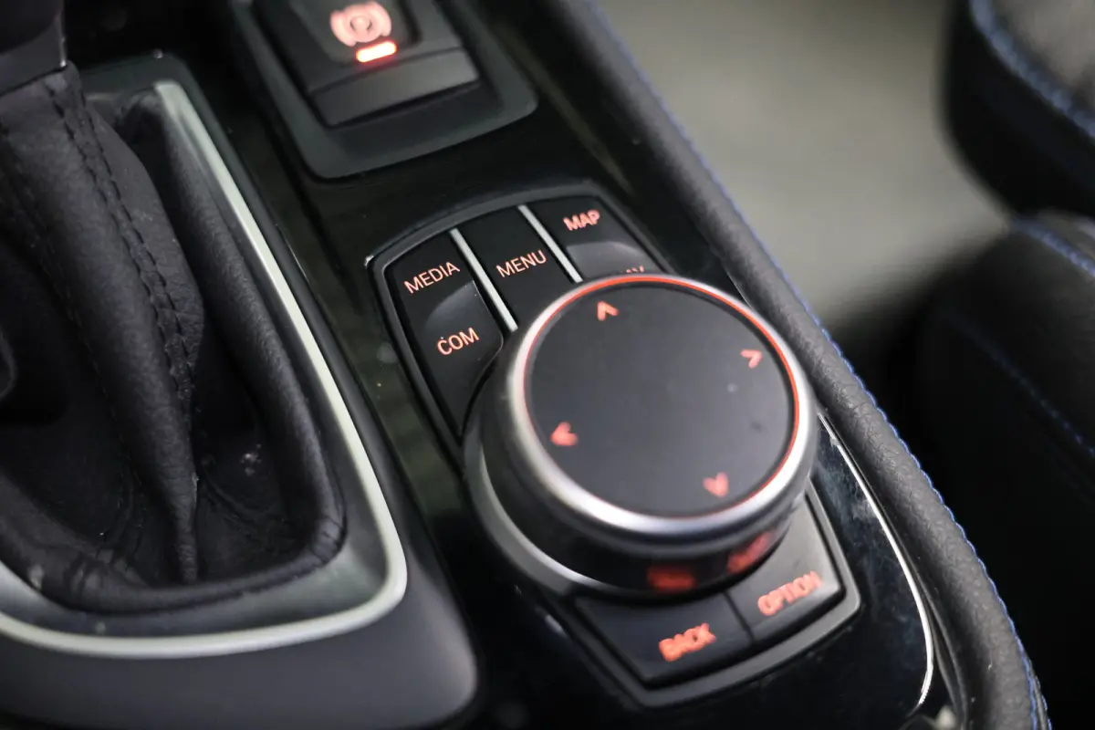 225xe PLUGIN HYBR M SPORT High Executive GROTE NAVI HEADUP PDC "18