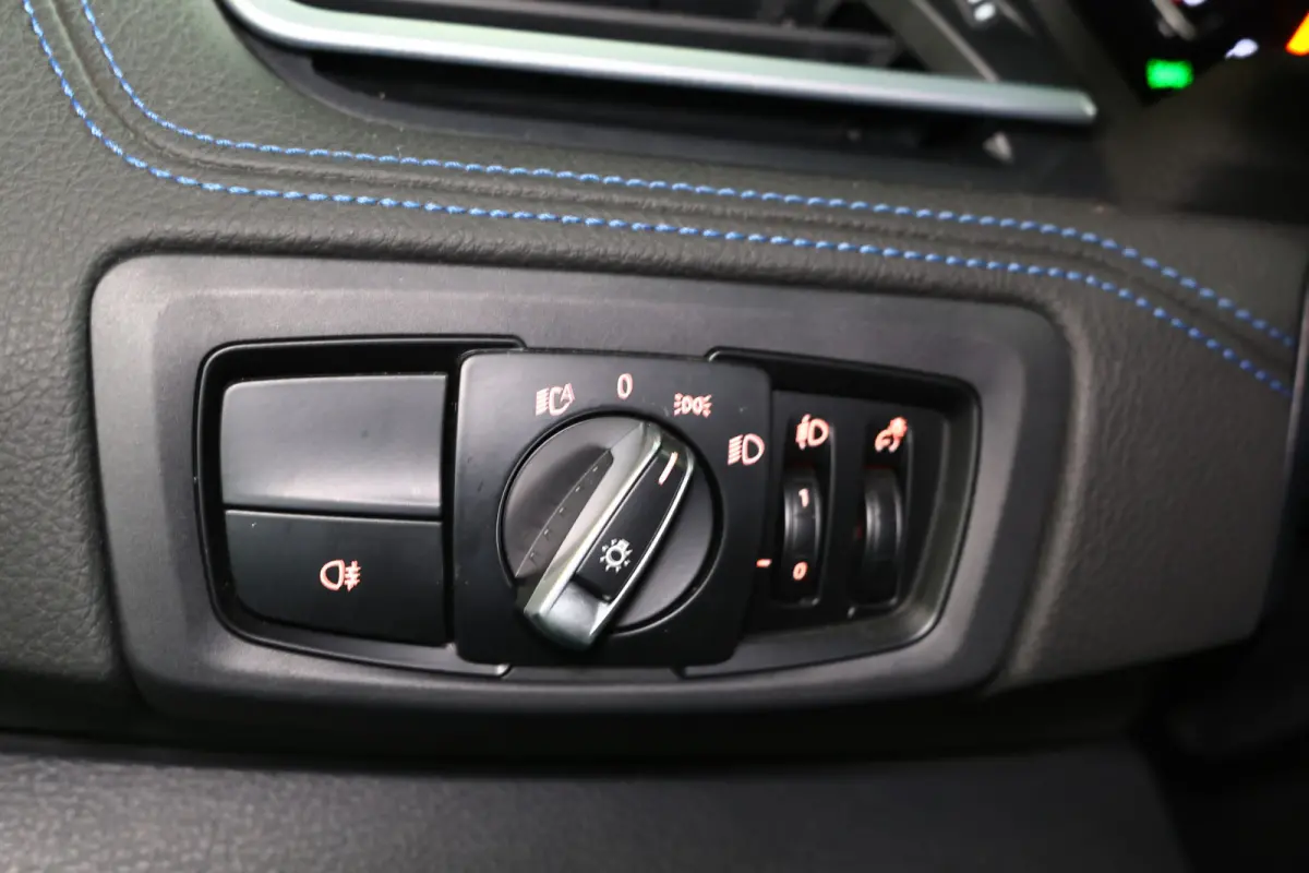 225xe PLUGIN HYBR M SPORT High Executive GROTE NAVI HEADUP PDC "18