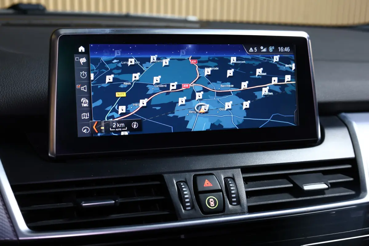 225xe PLUGIN HYBR M SPORT High Executive GROTE NAVI HEADUP PDC "18