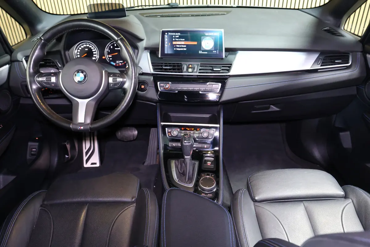 225xe PLUGIN HYBR M SPORT High Executive GROTE NAVI HEADUP PDC "18