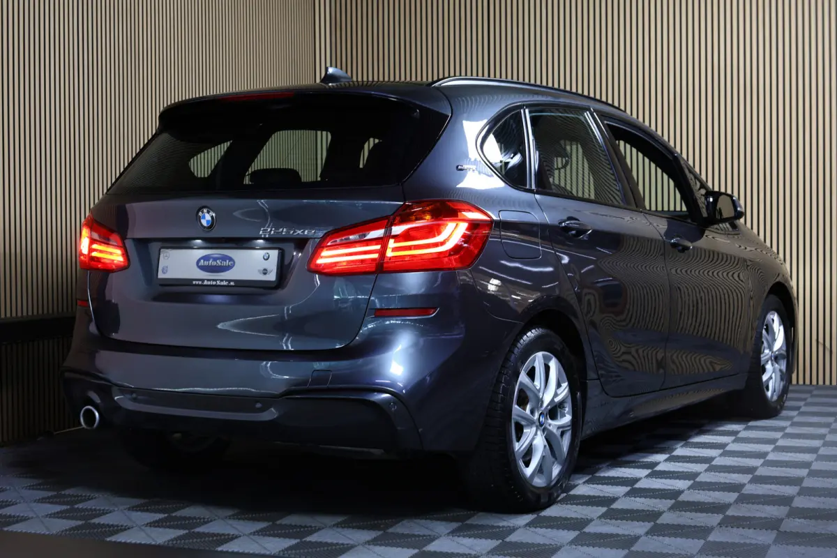 225xe PLUGIN HYBR M SPORT High Executive GROTE NAVI HEADUP PDC "18