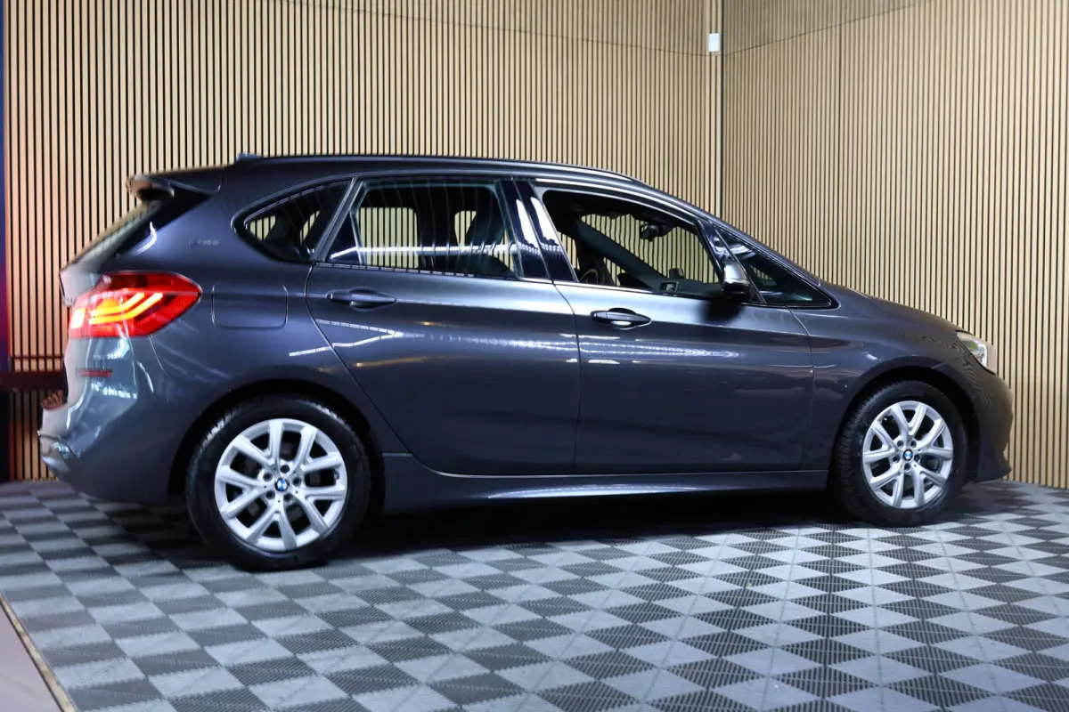 225xe PLUGIN HYBR M SPORT High Executive GROTE NAVI HEADUP PDC "18