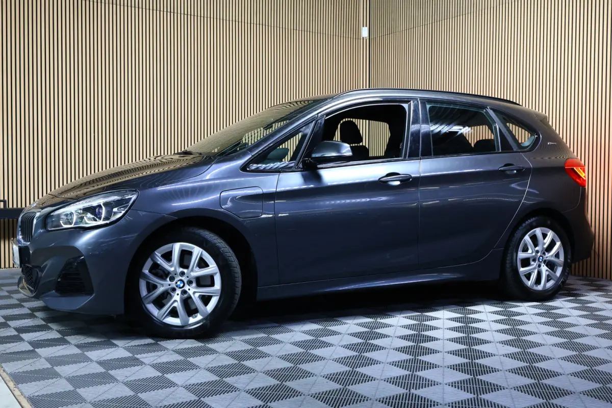 225xe PLUGIN HYBR M SPORT High Executive GROTE NAVI HEADUP PDC "18