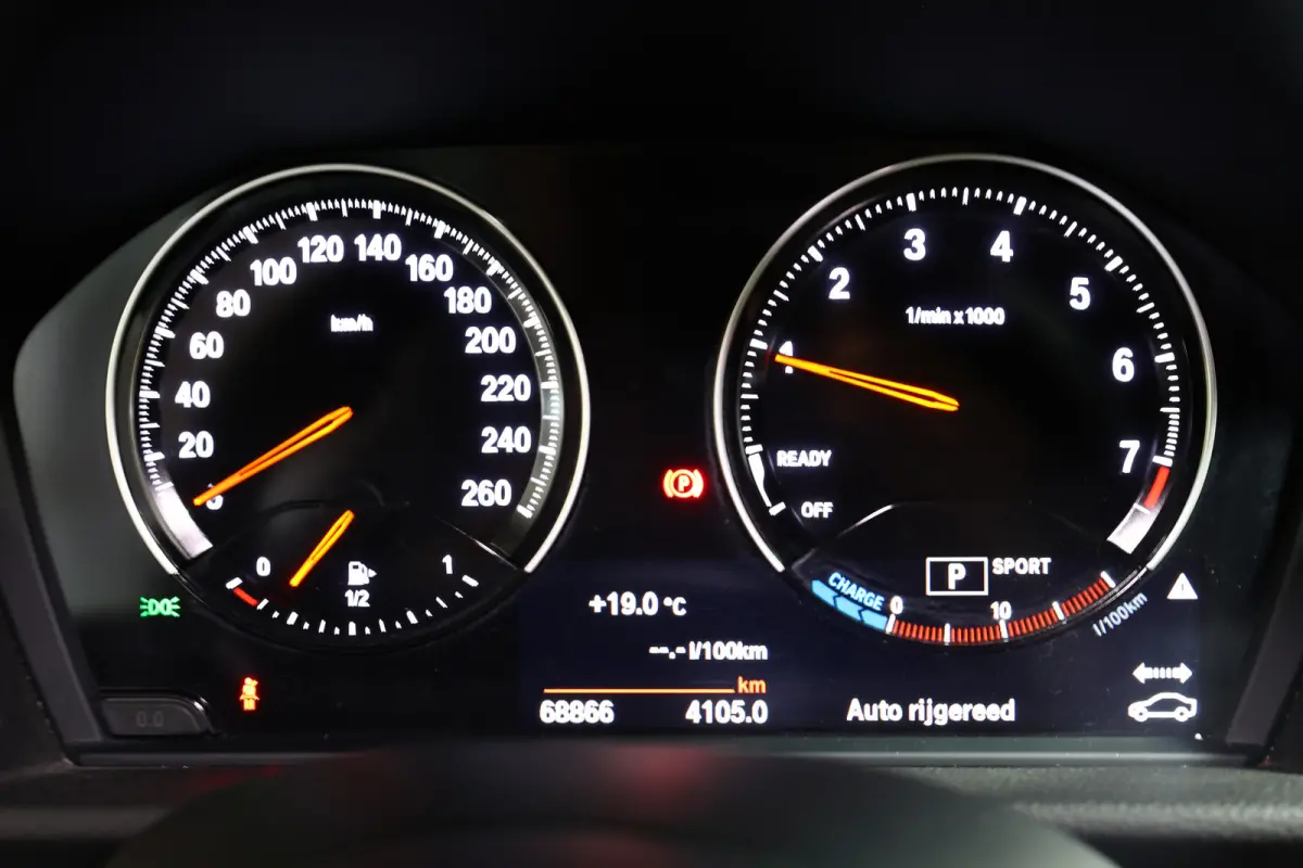 225xe PLUGIN HYBR M SPORT High Executive GROTE NAVI HEADUP PDC "18