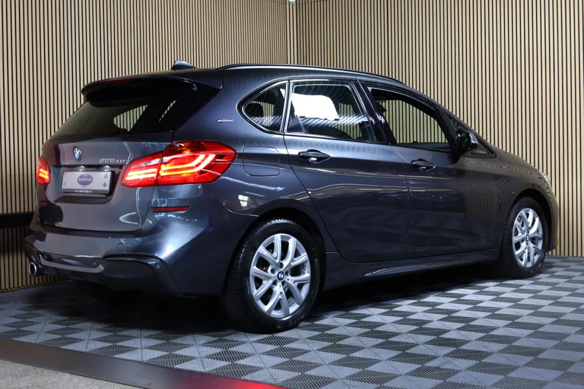 225xe PLUGIN HYBR M SPORT High Executive GROTE NAVI HEADUP PDC "18