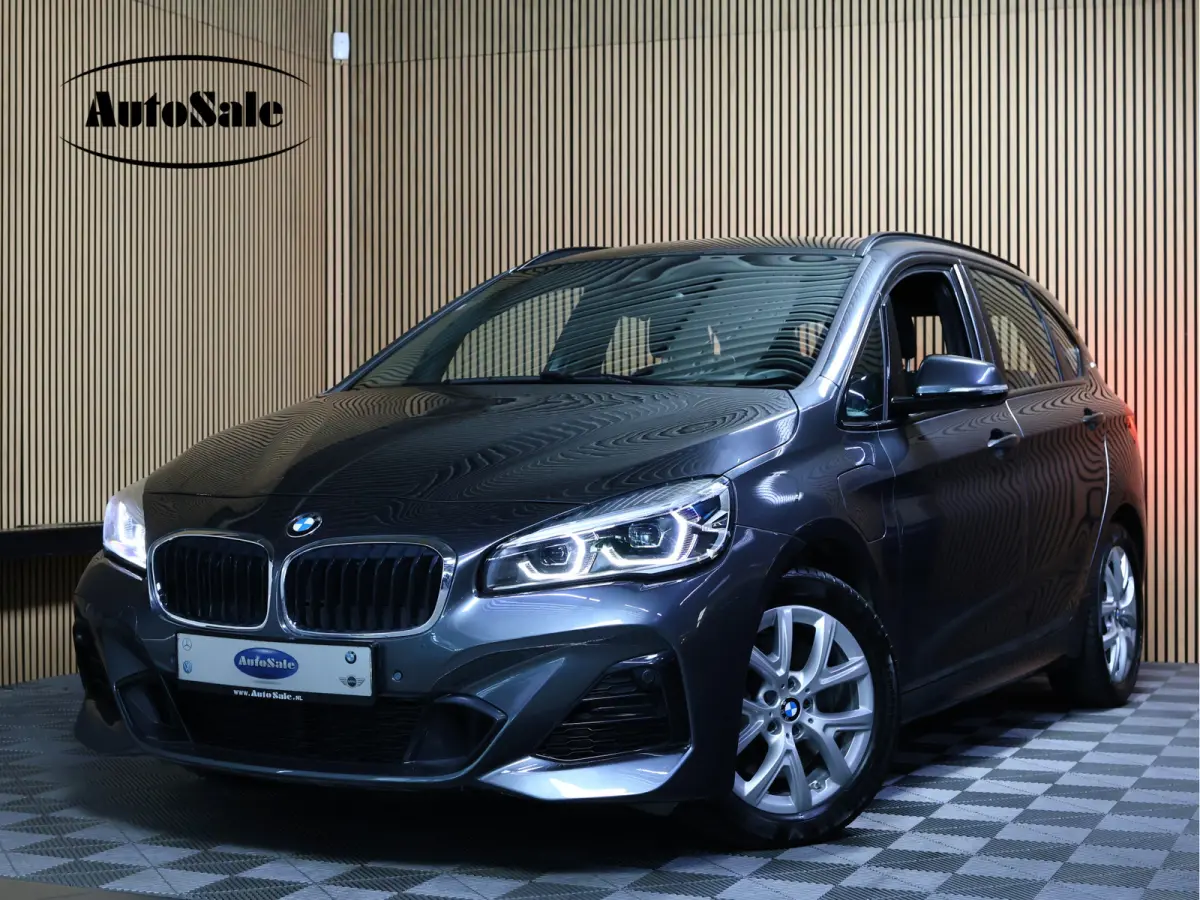 225xe PLUGIN HYBR M SPORT High Executive GROTE NAVI HEADUP PDC "18