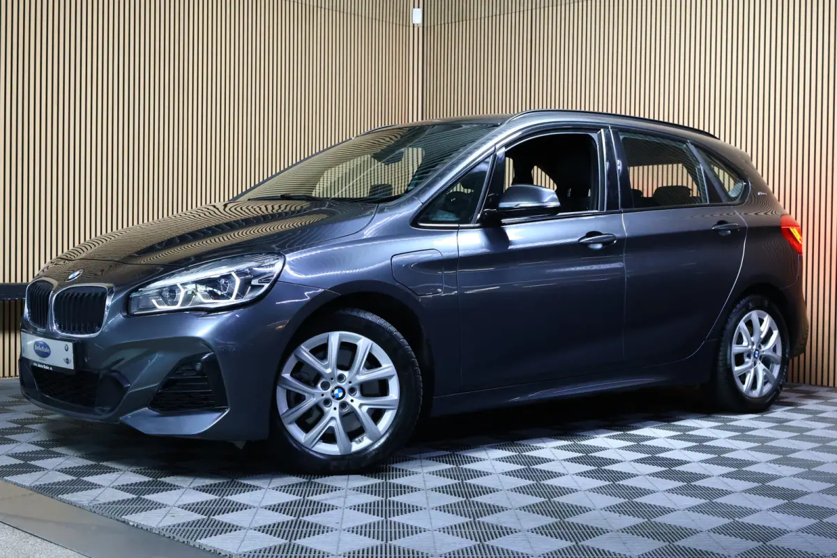 225xe PLUGIN HYBR M SPORT High Executive GROTE NAVI HEADUP PDC "18