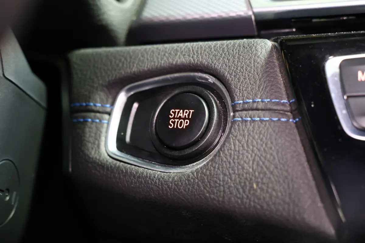 225xe PLUGIN HYBR M SPORT High Executive GROTE NAVI HEADUP PDC "18