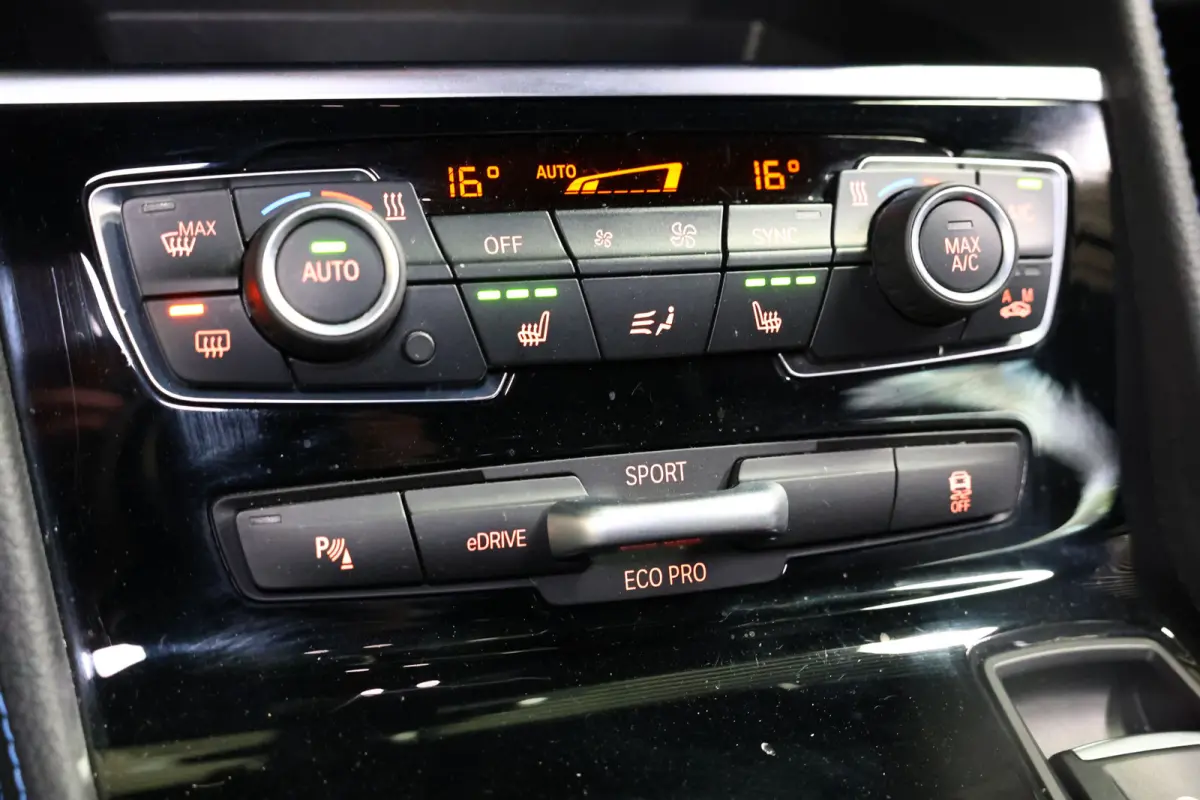 225xe PLUGIN HYBR M SPORT High Executive GROTE NAVI HEADUP PDC "18