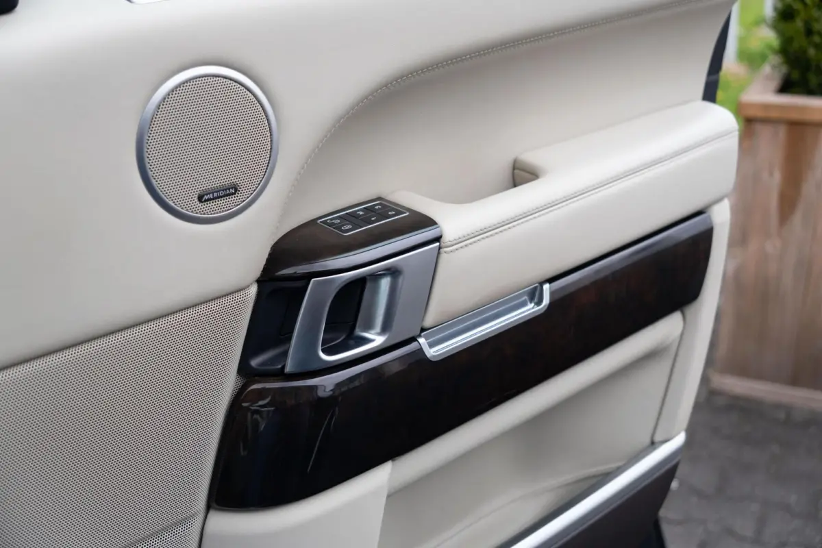 4.4 SDV8 Autobiography |1e Eig|Org NL NAP|Soft Close|Stoel Ventilatie / Verwarming|Panoramadak|Meridian|Trekhaak|Dealer onderhouden|EX BPM