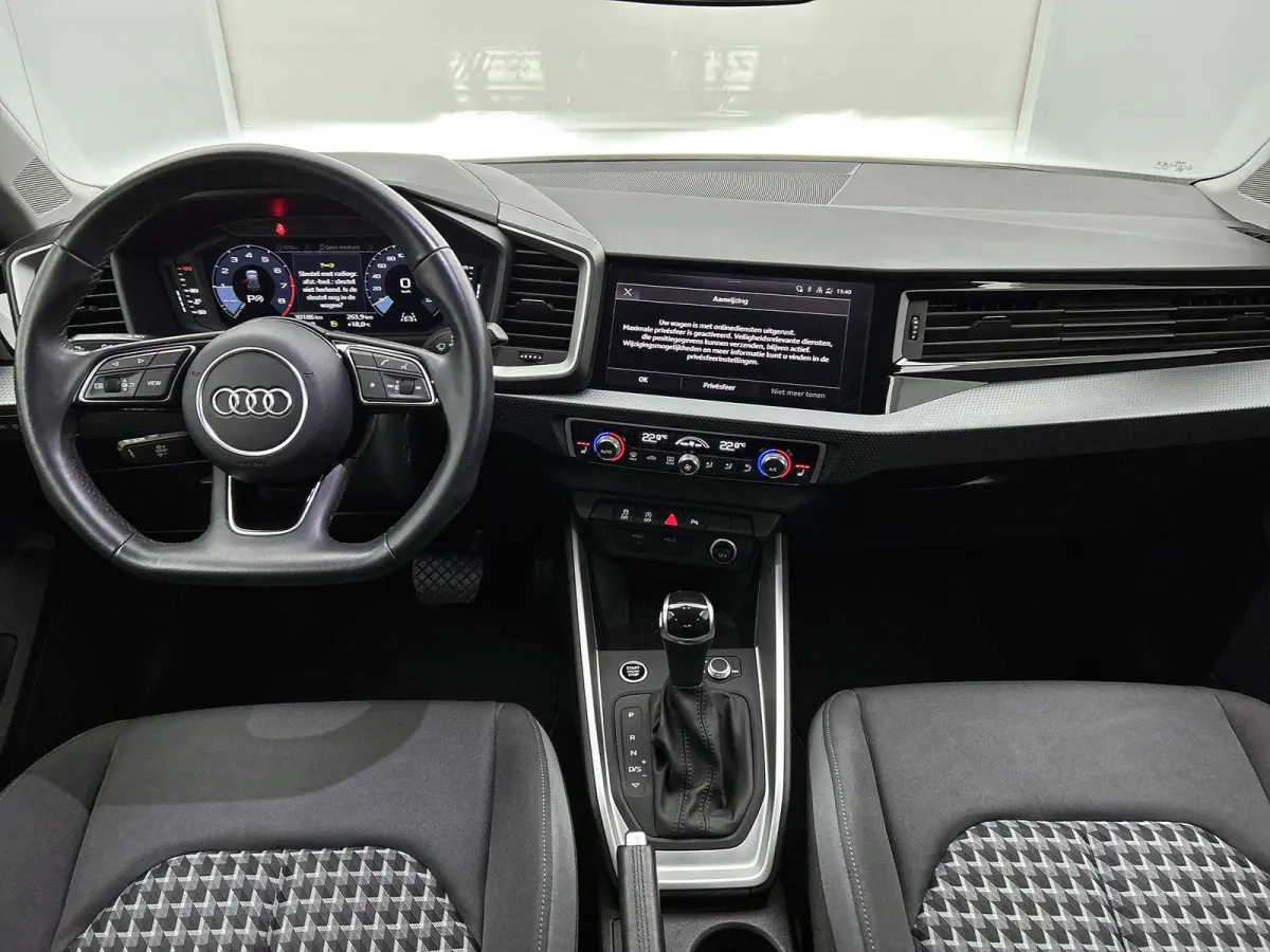 25 TFSI Advanced edition 95 PK | Automaat | Stoelverwarming | Climate Control | Lichtmetalen velgen | Cruise Control | Lichtmetalen velgen | Keyless |