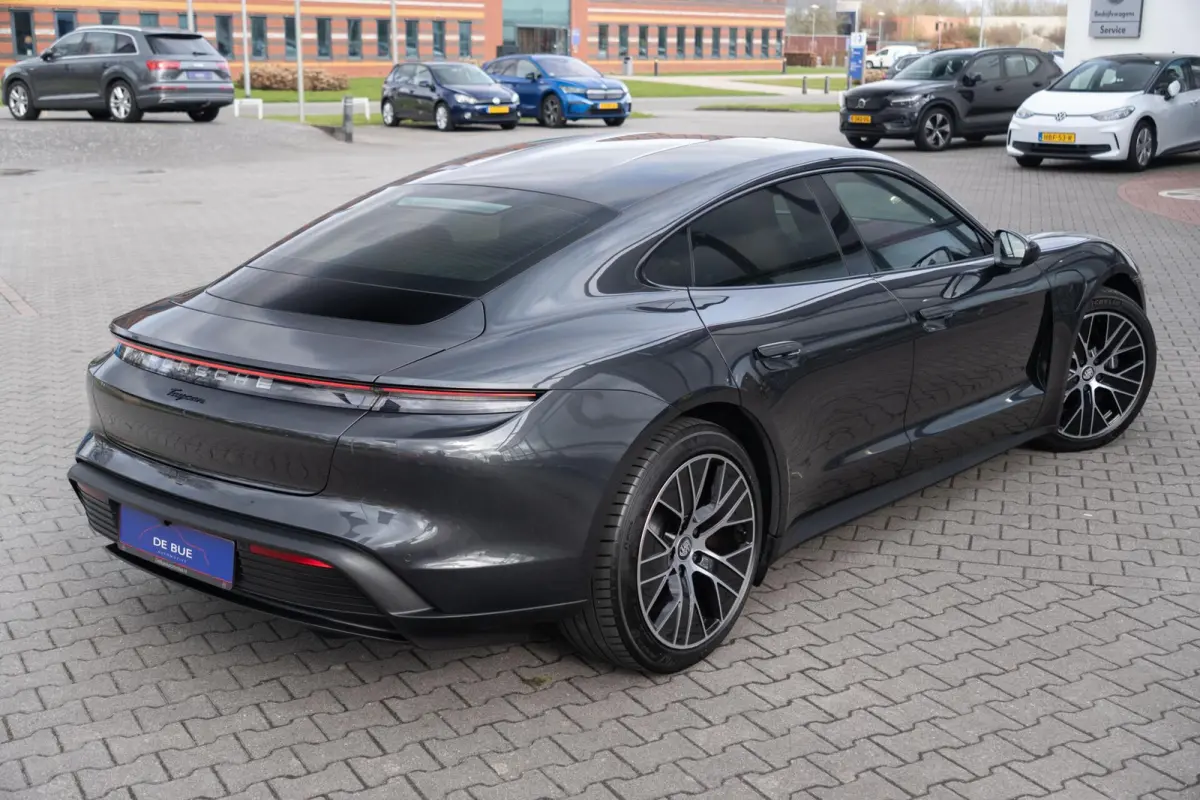 |Org NL NAP|1ste Eig|Clanck Audio|SportStoelen|Leder Bi-Color|CarPlay|Dealer Onderhouden