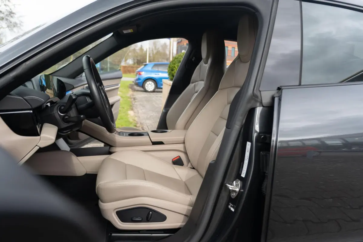 |Org NL NAP|1ste Eig|Clanck Audio|SportStoelen|Leder Bi-Color|CarPlay|Dealer Onderhouden