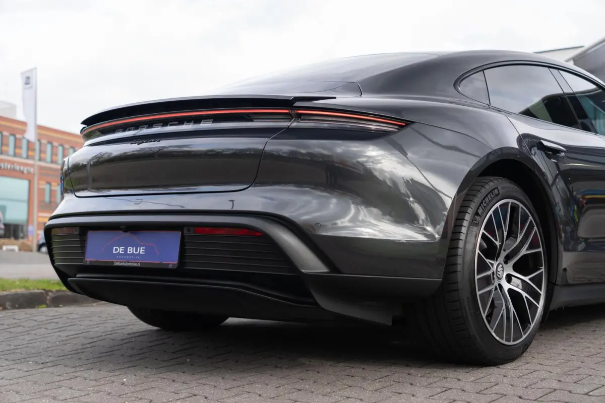 |Org NL NAP|1ste Eig|Clanck Audio|SportStoelen|Leder Bi-Color|CarPlay|Dealer Onderhouden