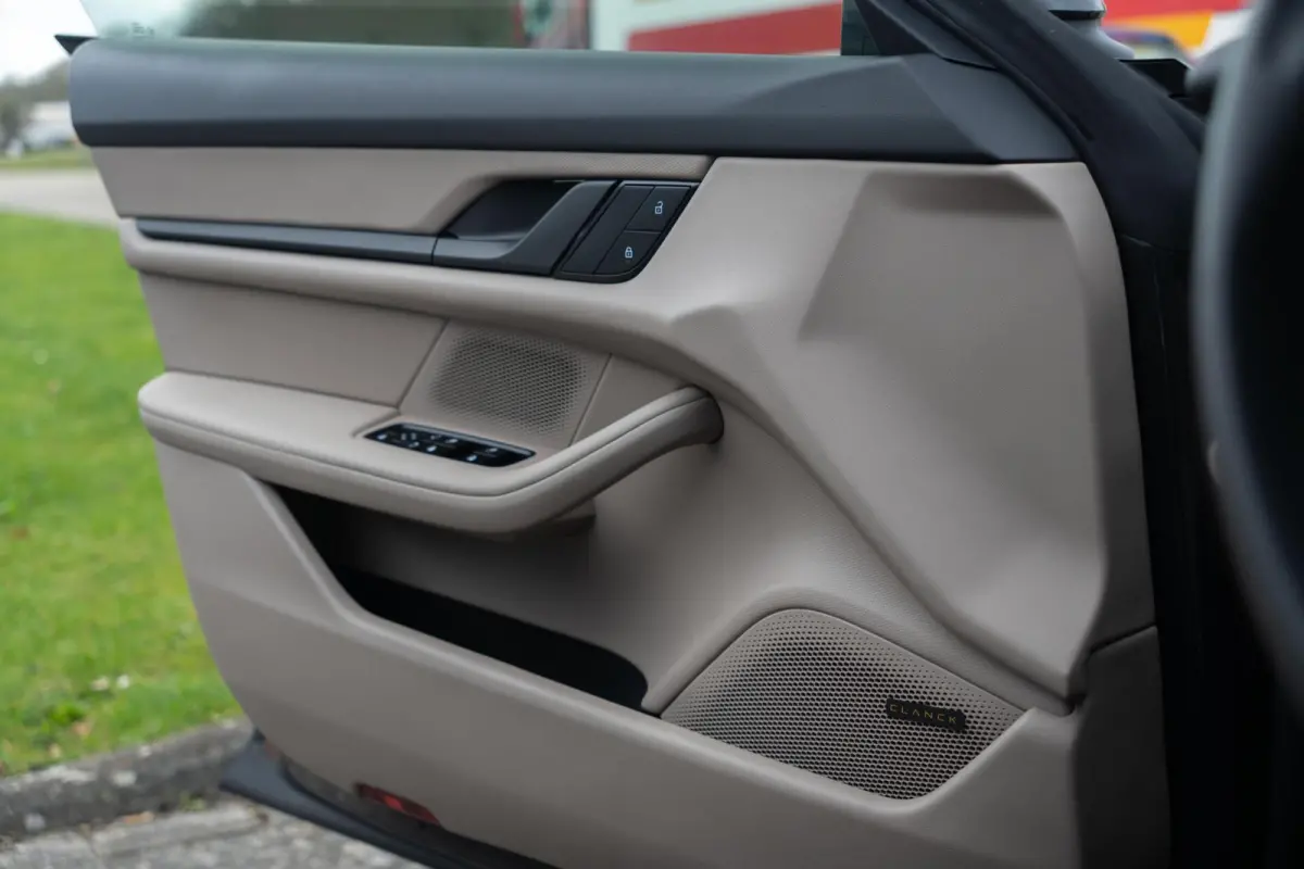 |Org NL NAP|1ste Eig|Clanck Audio|SportStoelen|Leder Bi-Color|CarPlay|Dealer Onderhouden