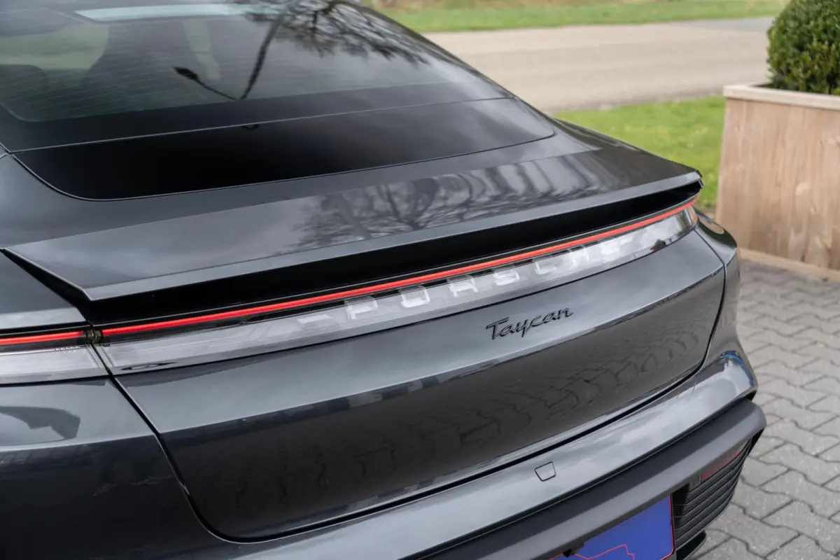 |Org NL NAP|1ste Eig|Clanck Audio|SportStoelen|Leder Bi-Color|CarPlay|Dealer Onderhouden