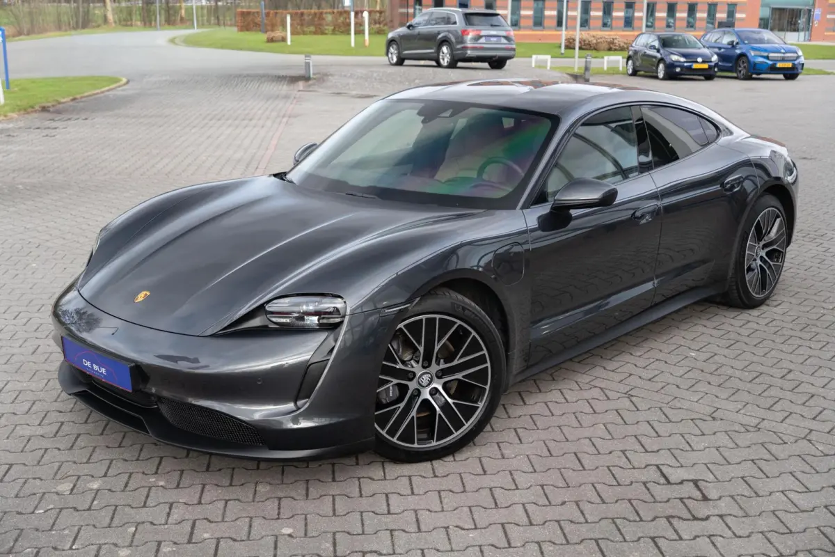 |Org NL NAP|1ste Eig|Clanck Audio|SportStoelen|Leder Bi-Color|CarPlay|Dealer Onderhouden