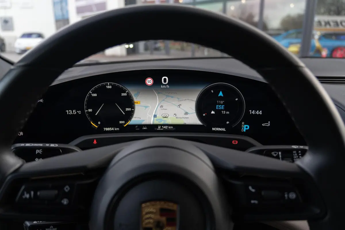 |Org NL NAP|1ste Eig|Clanck Audio|SportStoelen|Leder Bi-Color|CarPlay|Dealer Onderhouden