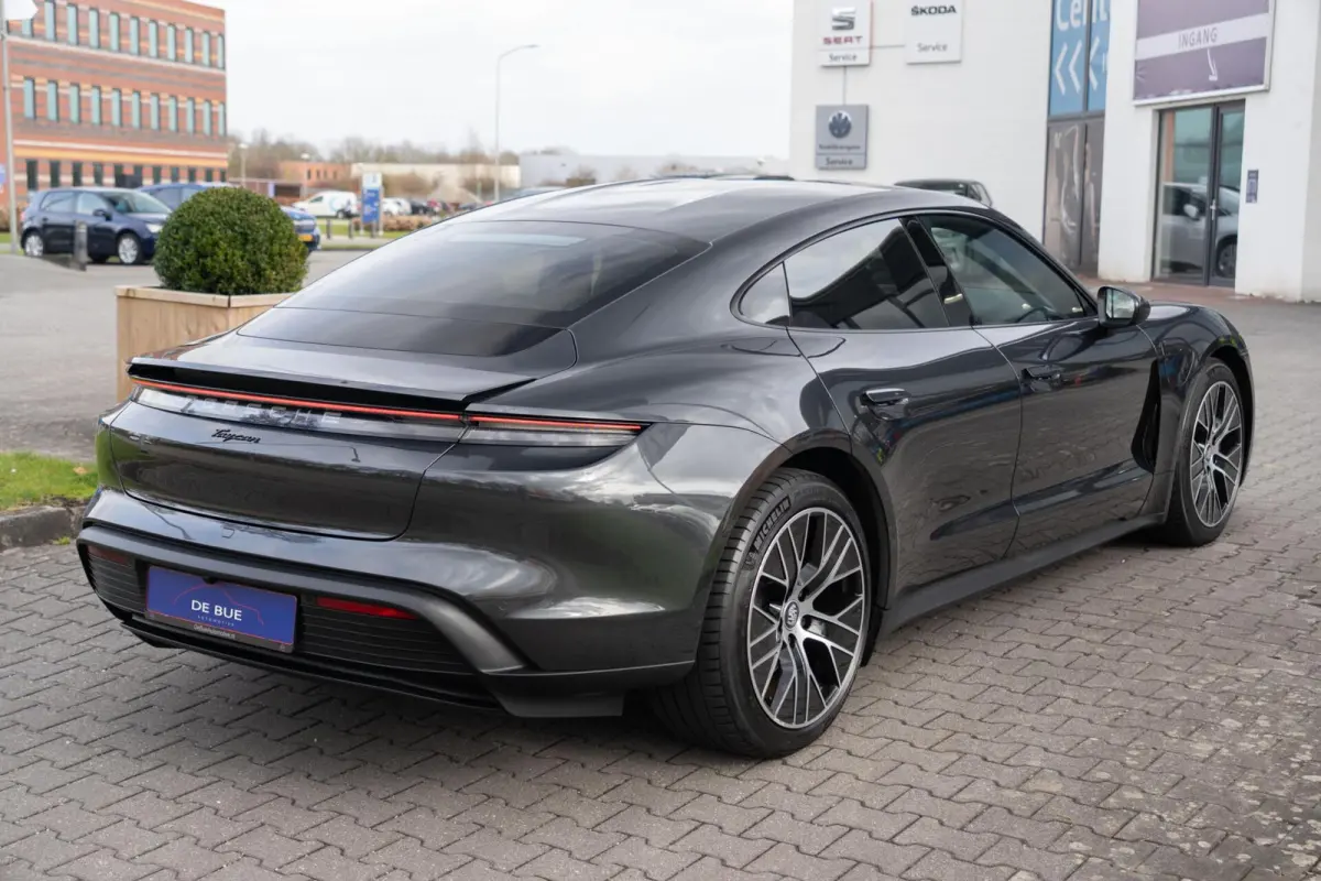 |Org NL NAP|1ste Eig|Clanck Audio|SportStoelen|Leder Bi-Color|CarPlay|Dealer Onderhouden