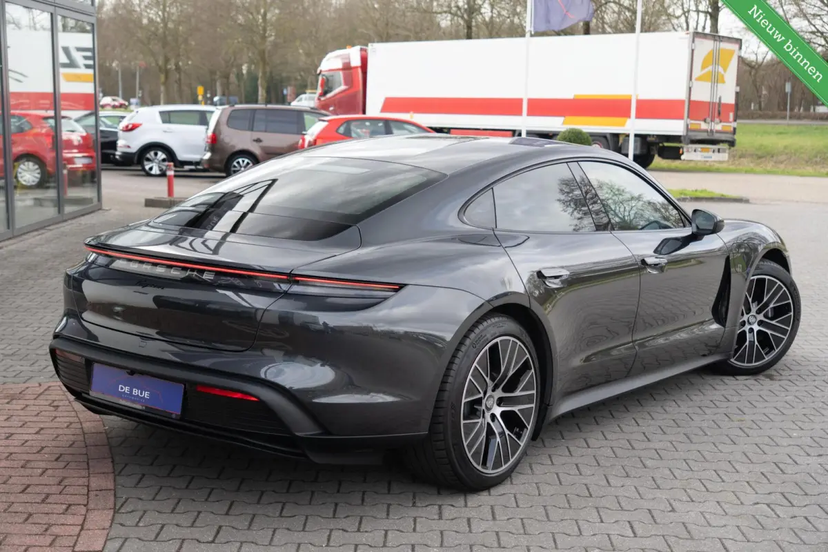 |Org NL NAP|1ste Eig|Clanck Audio|SportStoelen|Leder Bi-Color|CarPlay|Dealer Onderhouden