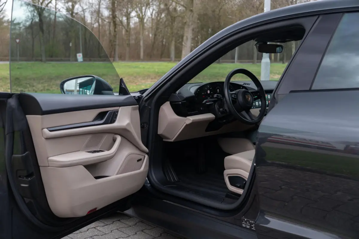 |Org NL NAP|1ste Eig|Clanck Audio|SportStoelen|Leder Bi-Color|CarPlay|Dealer Onderhouden