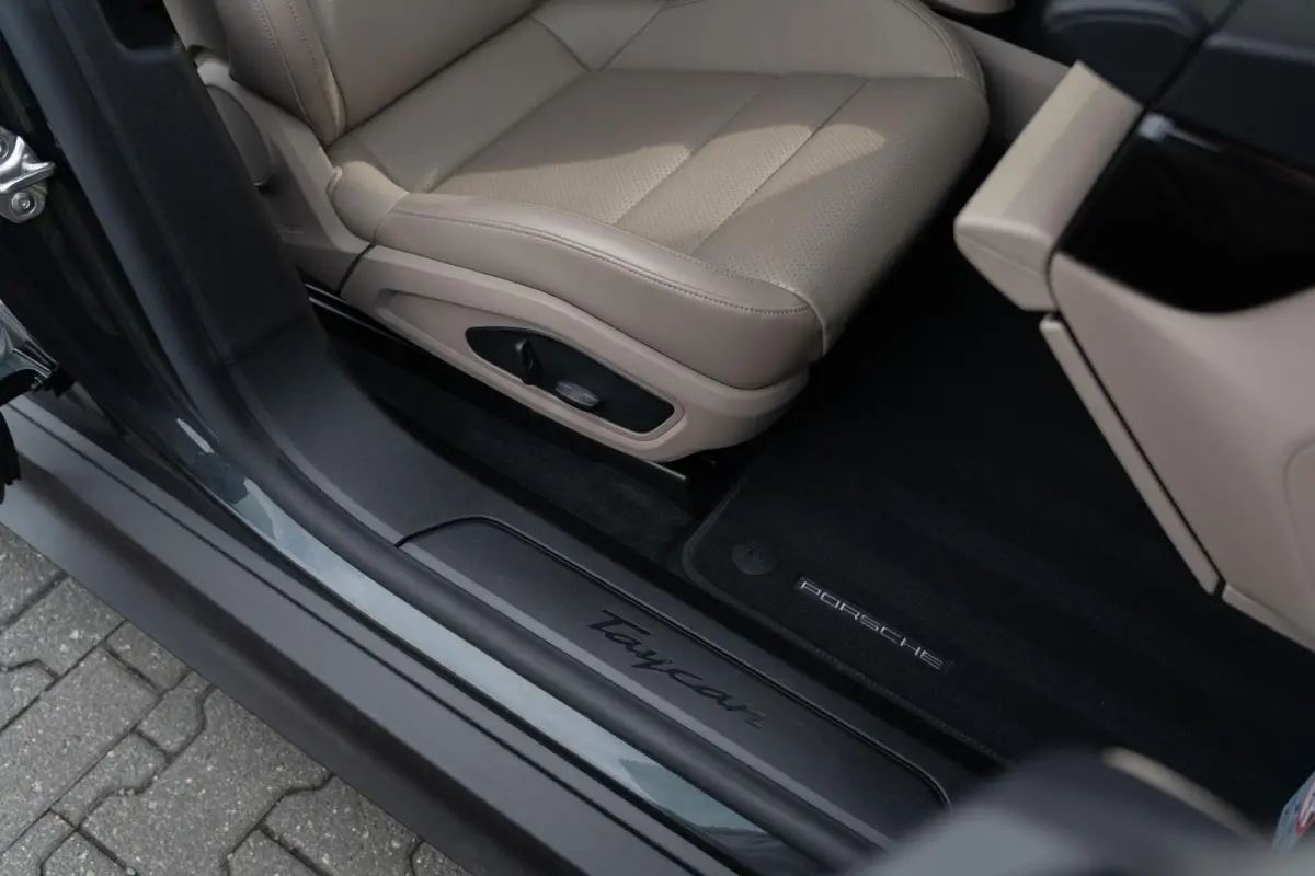 |Org NL NAP|1ste Eig|Clanck Audio|SportStoelen|Leder Bi-Color|CarPlay|Dealer Onderhouden