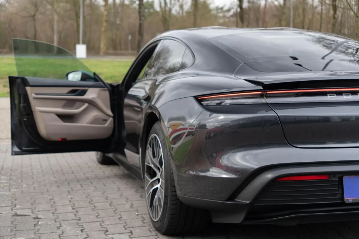|Org NL NAP|1ste Eig|Clanck Audio|SportStoelen|Leder Bi-Color|CarPlay|Dealer Onderhouden