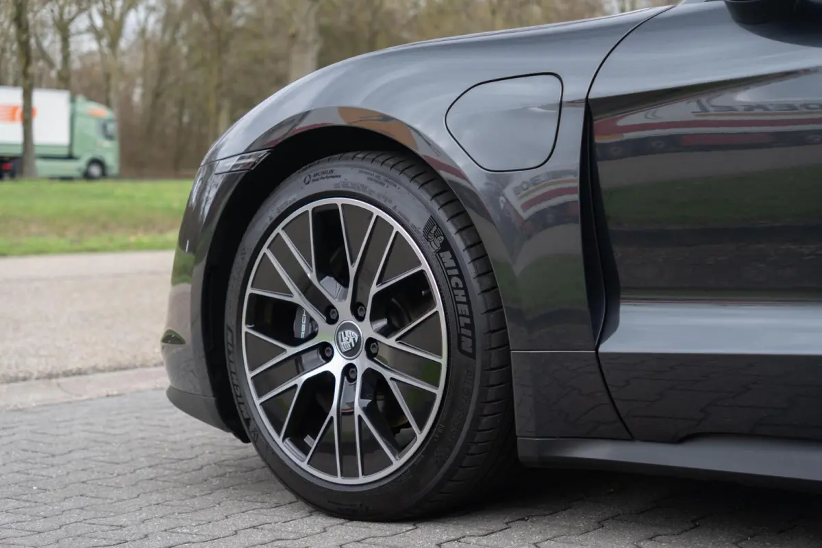 |Org NL NAP|1ste Eig|Clanck Audio|SportStoelen|Leder Bi-Color|CarPlay|Dealer Onderhouden