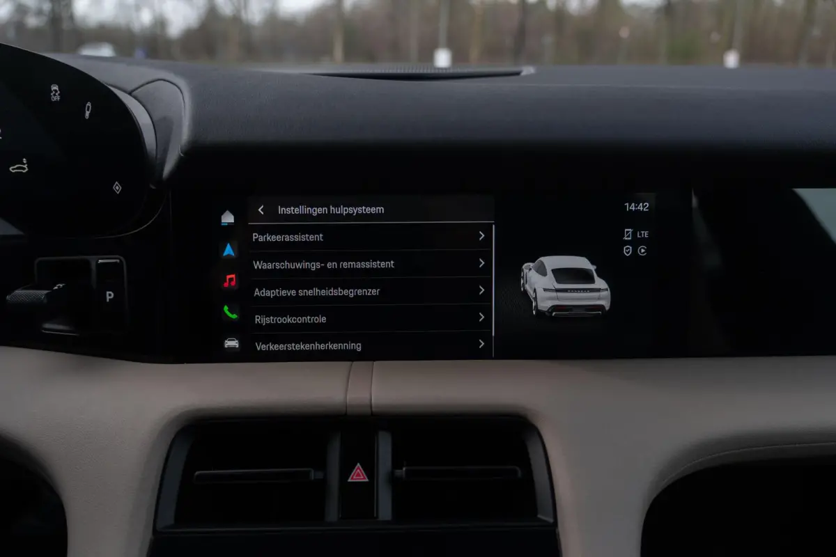 |Org NL NAP|1ste Eig|Clanck Audio|SportStoelen|Leder Bi-Color|CarPlay|Dealer Onderhouden