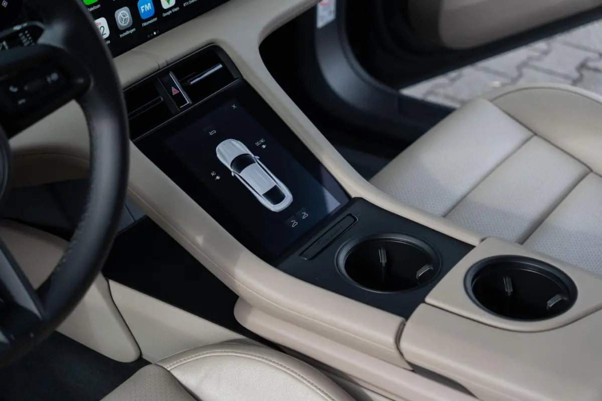 |Org NL NAP|1ste Eig|Clanck Audio|SportStoelen|Leder Bi-Color|CarPlay|Dealer Onderhouden