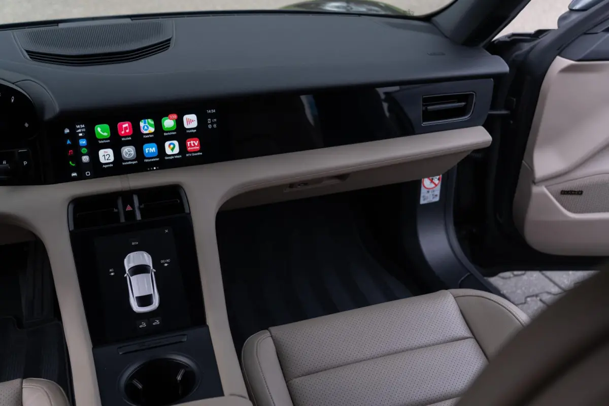 |Org NL NAP|1ste Eig|Clanck Audio|SportStoelen|Leder Bi-Color|CarPlay|Dealer Onderhouden