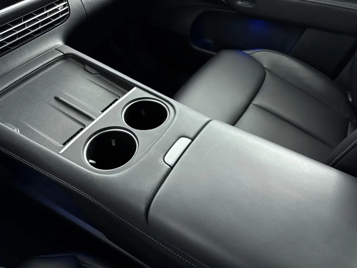 AWD Performance Apple Carplay | Trekhaak |