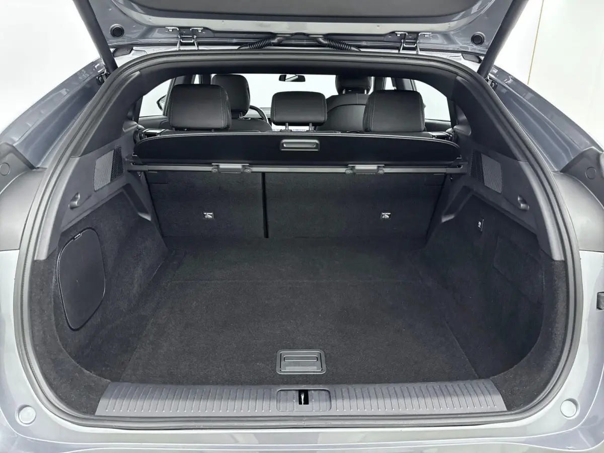AWD Performance Apple Carplay | Trekhaak |