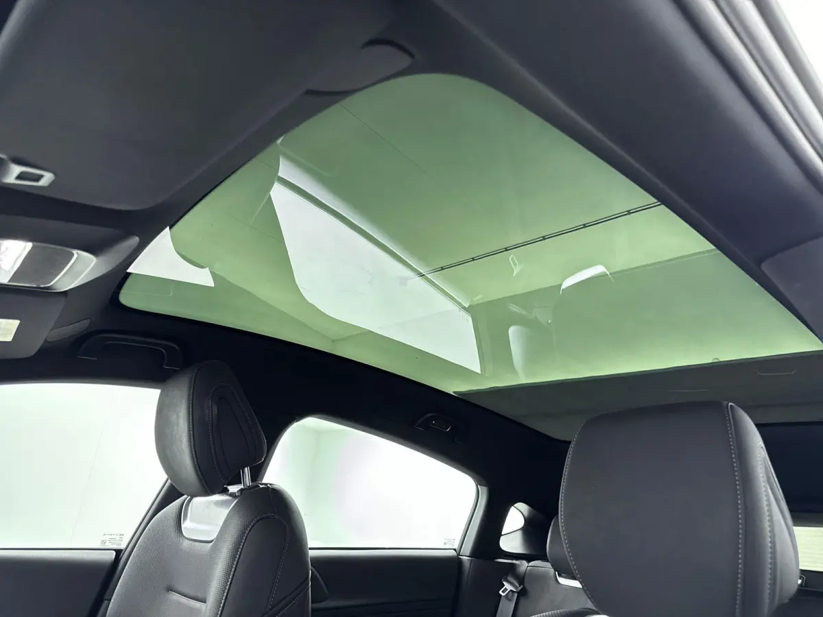 AWD Performance Apple Carplay | Trekhaak |