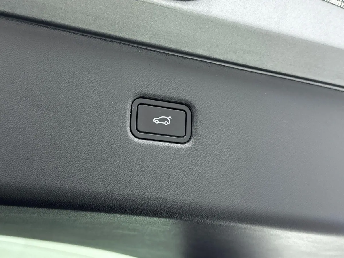 AWD Performance Apple Carplay | Trekhaak |