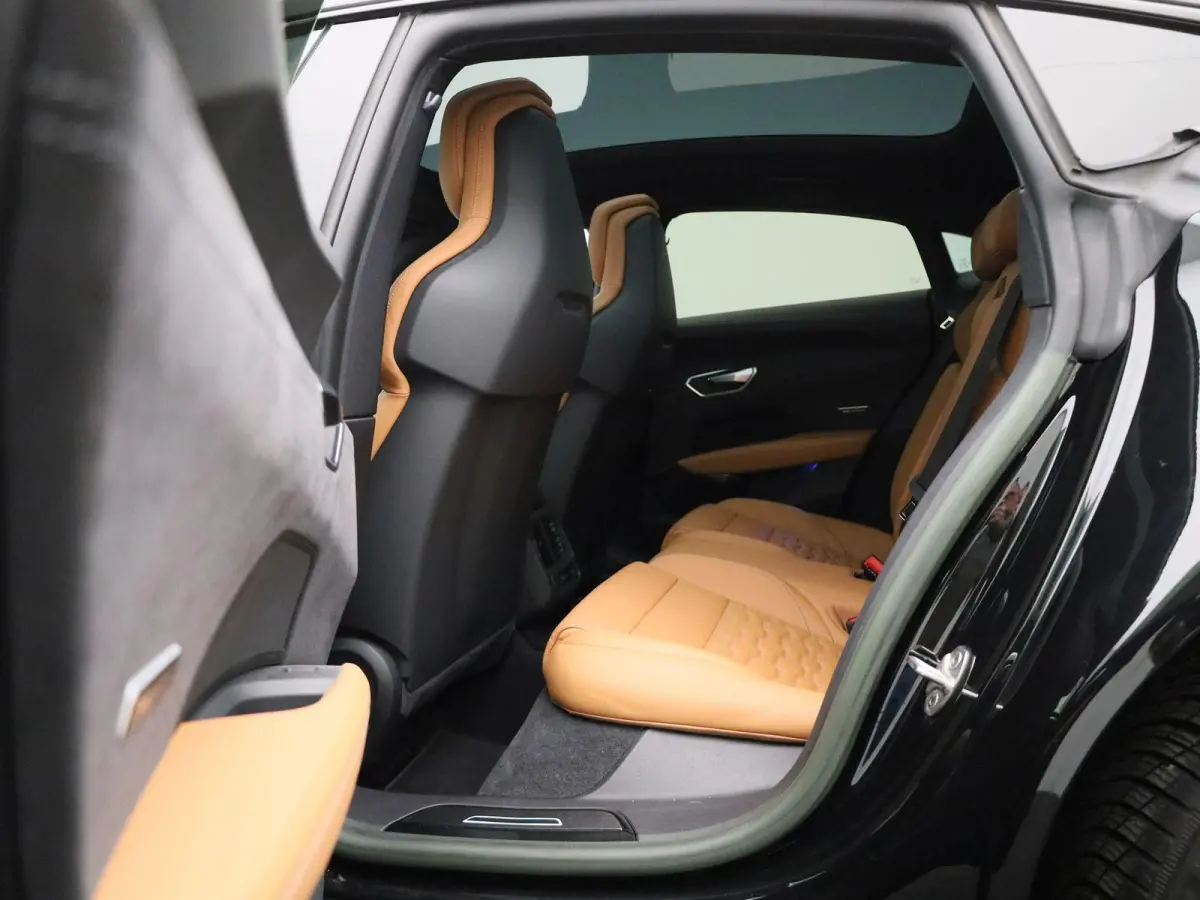 93 kWh 476 PK | Audi Exclusive | Navigatie | 360 Camera | Bang & Olufsen Premium | Dodehoek detectie | Adaptive cruise control | Stoelverwarming | Stoelventilatie | 21' Lichtmetalen velgen |